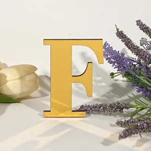 Houten acryl spiegel 3D letter F detailweergave, stijlvolle decoratieve muursticker.