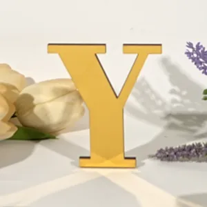 Gouden spiegel acryl letter Y tafelornament voor thuisdecoratie en creatieve muurweergave.