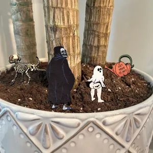 Funny Halloween wooden plant stakes set, mini potted plant decorative inserts for garden decor.