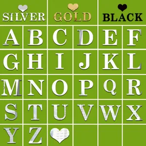 Gedetailleerd overzicht van 26 spiegel muurstickers met alfabet in zilver voor doe het zelf.