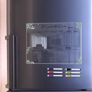 Transparente acryl magnetische wochenplaner tafel für kühlschrank mit bunten stiften.