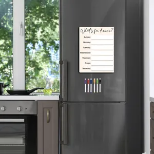 Organisateur de menu magnétique en bois pour frigo, tableau de planning avec marqueurs.