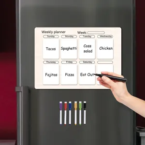 Tableau de planification hebdomadaire magnétique en bois détail avec menu de cuisine.