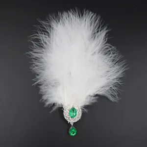 Elegante pinza de pelo de pluma blanca con base de metal de cristal verde para moda.