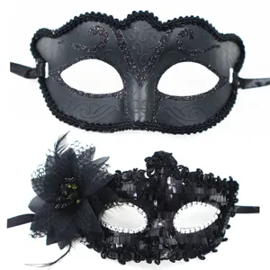 Zwarte masker set voor verkleedpartij, elegante kant en veren feestmaskers voor halloween.