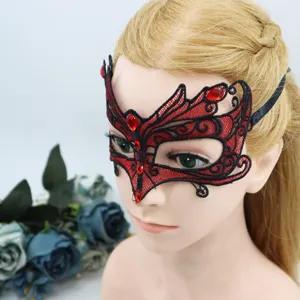 Rote und schwarze Spitzenmaske Maskerade Maske mit funkelnden Strasssteinen für die Party