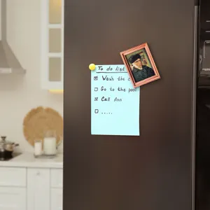 Vintage houten fotolijst koelkastmagneet met klassiek schilderij ontwerp voor keukeninrichting.