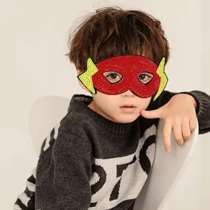 Máscara de superhéroe con lentejuelas para niños para fiesta con diseño de rayo rojo y amarillo.