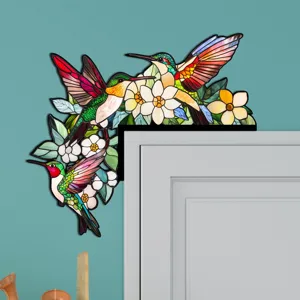 Vista dettagliata dell'adesivo per angolo porta colibrì in vetro colorato deco casa