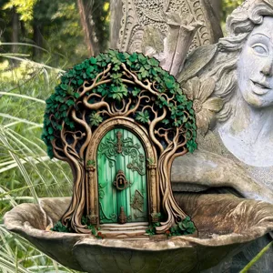Houten sprookjesdeur tuindecoratie, miniatuur boom rank elf home decor voor buiten.