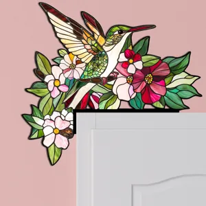 Adesivo decorativo per angolo porta in legno con motivo colorato di colibri e fiori.