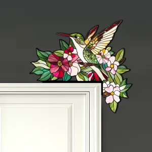 Vista dettagliata dell'adesivo decorativo per angolo porta con colibrì e fiori.