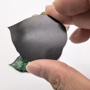 Autocollant magnétique de réfrigérateur en forme de feuille de plante tropicale.