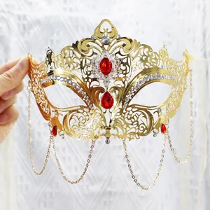 Sexy Maschera in Metallo Traforato per Donna Orecchini Filigrana Strass Costume Festa Maschera Occhi Con Catena Nappe Principessa Veneziana Carnevale
