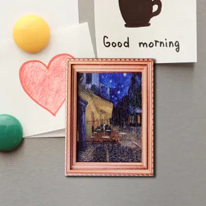 Houten magnetische vintage fotolijst als koelkaststicker met klassiek kunstwerk decoratie.
