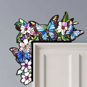 Decorazione angolo porta con farfalla in vetro colorato, accento floreale dettaglio