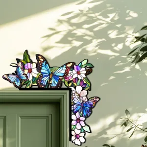 Adesivo decorativo per angolo porta con farfalla e fiore in stile vetro colorato per casa.