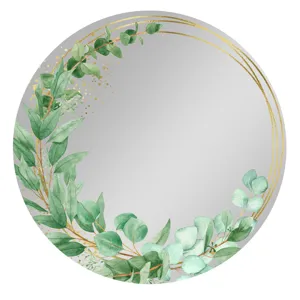 Espejo decorativo redondo con hojas de eucalipto en acuarela y elegantes líneas doradas.