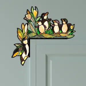 Decorazione angolo porta con pinguini e fiori stile vetrate, adesivo per cornice porta.