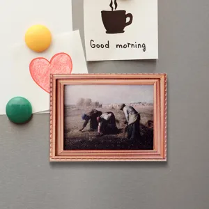Vintage houten fotolijst koelkastmagneet met klassiek kunstschilderij voor decoratie.