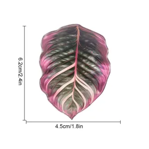 Autocollant magnétique de réfrigérateur en feuille de plante tropicale, vue de détail.
