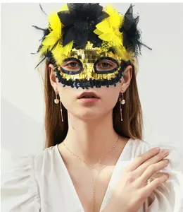 Venetiaans masker met veren gouden pailletten feest kostuum accessoire carnaval design