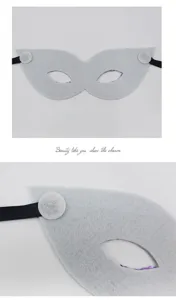 Grijs vilt carnaval masker voor feestjes met zwarte elastische band en glinsterende rand.