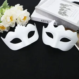 Witte masquerade half gezicht masker voor Halloween feest cosplay kostuum evenementen en vieringen.