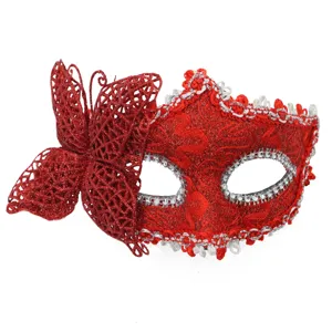 Rode kanten masker met vlinderdetails, perfect voor feest, bal en carnaval evenementen.
