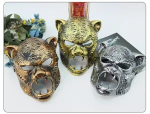 Set di maschere in plastica viso animale realistico per festa di Halloween spettacolo.
