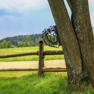 Metal lion tree peeker garden art silhouette outdoor yard decor stake sculpture.