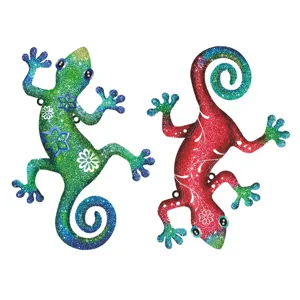 Metal gecko wall art detail, colorful glitter finish lizard hanging decor for garden fence.