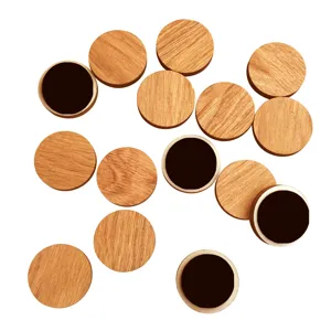 Wood grain magnetic fridge sticker detail, round wooden memo holder pad close-up view.