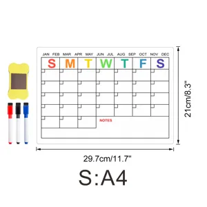 Details des magnetischen Whiteboard Kalenders mit Stiften und Radierer für die Küche.
