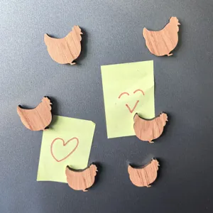 Wooden chicken fridge magnet detail view, cute animal shape memo holder for kitchen decor.