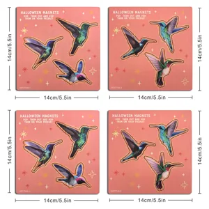 Gedetailleerd overzicht van houten magnetische kolibrie koelkaststicker van 14 cm.