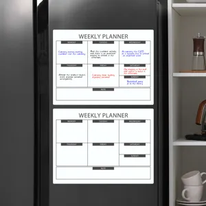 Magnetischer Wochenplaner als Whiteboard am Kühlschrank für tägliche Termine und Notizen.