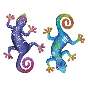 Metal gecko lizard wall art, glitter outdoor garden fence hanging decoration details.