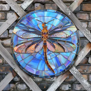 Arte de pared de metal de libélula estilo vitral para decoración de jardín exterior.