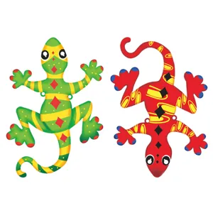 Metal gecko wall art detail, colorful painted metal lizard sculpture for outdoor garden fence hanging.