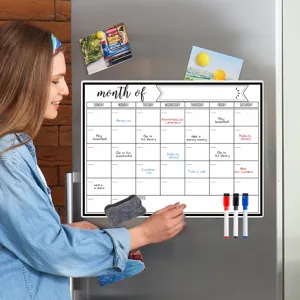 Magnetischer kühlschrank kalender monatsplaner tagesnotizen mit stiften und wischtafel.