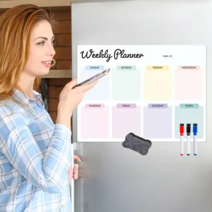 Magnetischer Wochenplaner als Whiteboard für den Kühlschrank mit Markern für den Alltag.