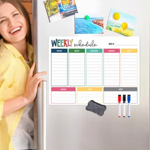 Magnetischer Wochenplaner für den Kühlschrank mit Stiften und Radiergummi für die Planung.