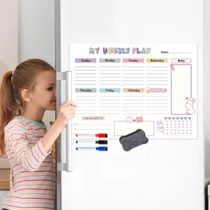 Magnetischer Wochenplaner für den Kühlschrank mit Stiften für tägliche Notizen und Menüs.