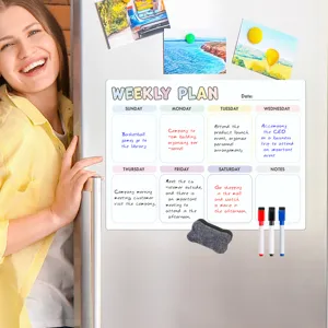 Magnetischer Wochenplaner für Kühlschrank mit Markern und einem praktischen Löschschwamm.