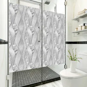 Decoratieve raamfolie voor douche, retro zilveren golf, mat glas sticker detail.