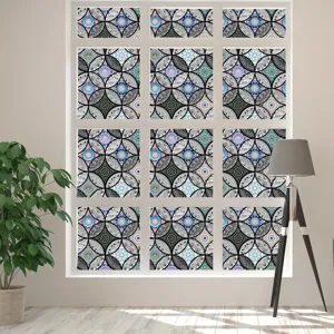 Gedetailleerd overzicht van kleurrijke retro mandala patroon statische raamfolie.