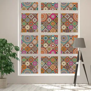 Decoratieve raamfolie met kleurrijk retro mandala patroon, statisch hechtend, mat glassticker.