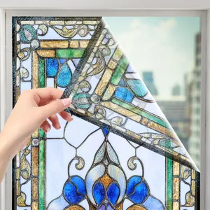 Detailansicht der viktorianischen Buntglas-Fensterfolie, dekorativer Sichtschutzaufkleber