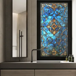 Gedetailleerd uitzicht op klassieke paleis stijl glas in lood raamsticker voor decoratie.